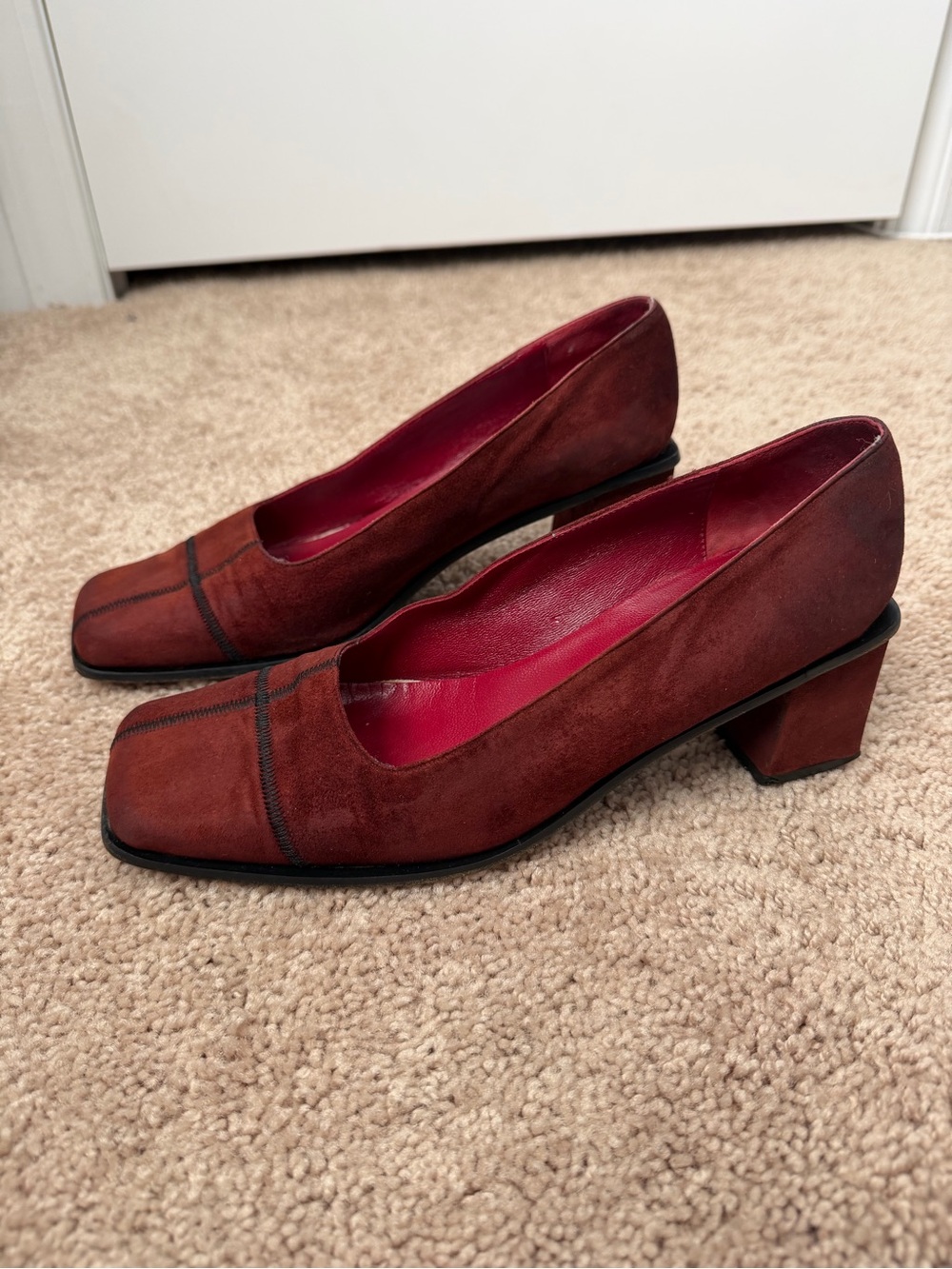 Vintage Sacco Suede Burgundy Square Toe Block Heel Pumps Made in Italy EU 39